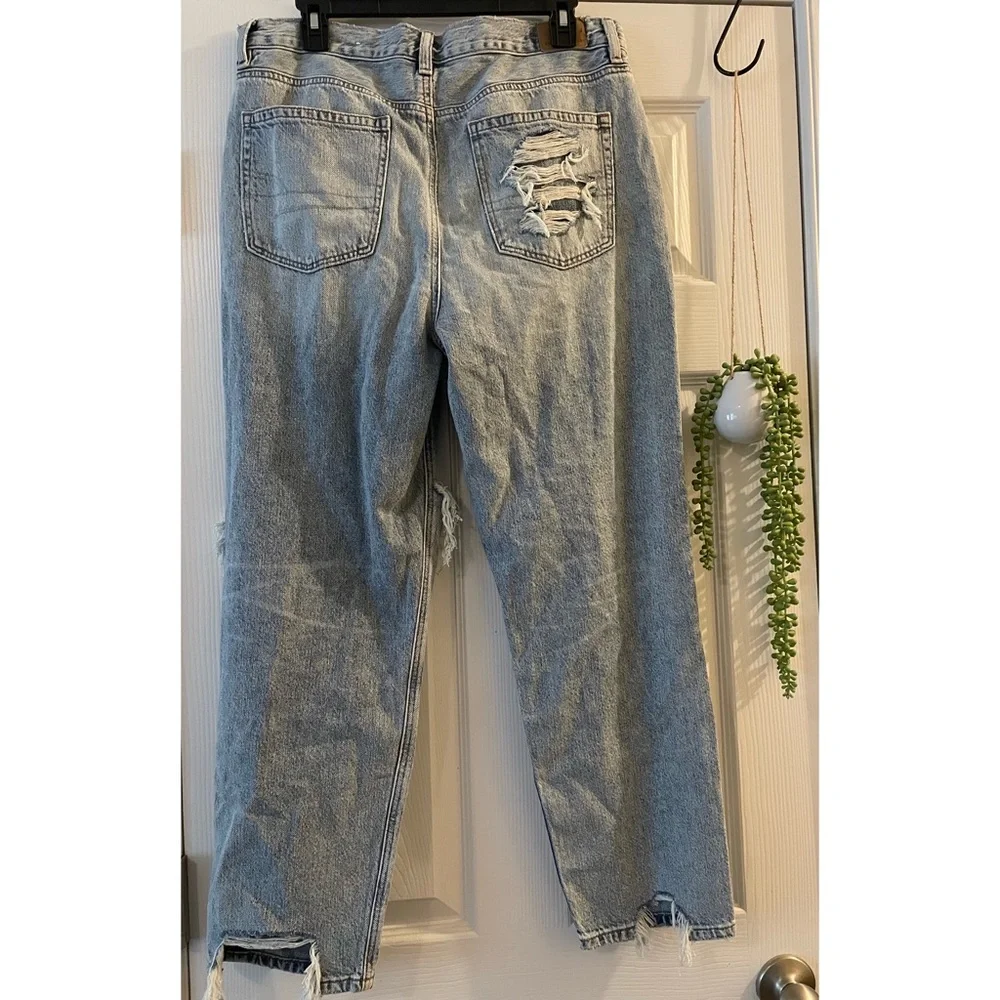 AE Ripped Mom Jean - Picture 3 of 4